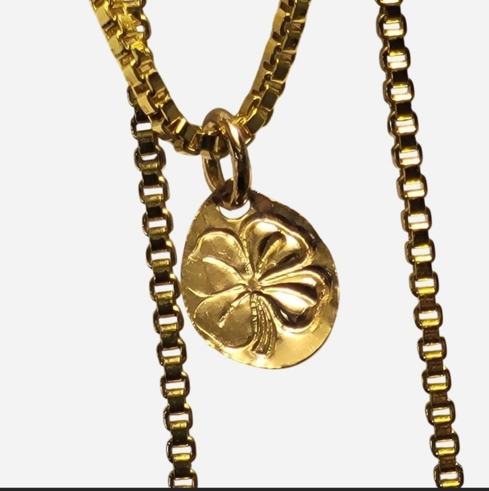 🍀 18k Gold Filled Lucky 4 Leaf Clover Charm / Pendant - New - 9mm - Lucky Charm - Picture 2 of 5
